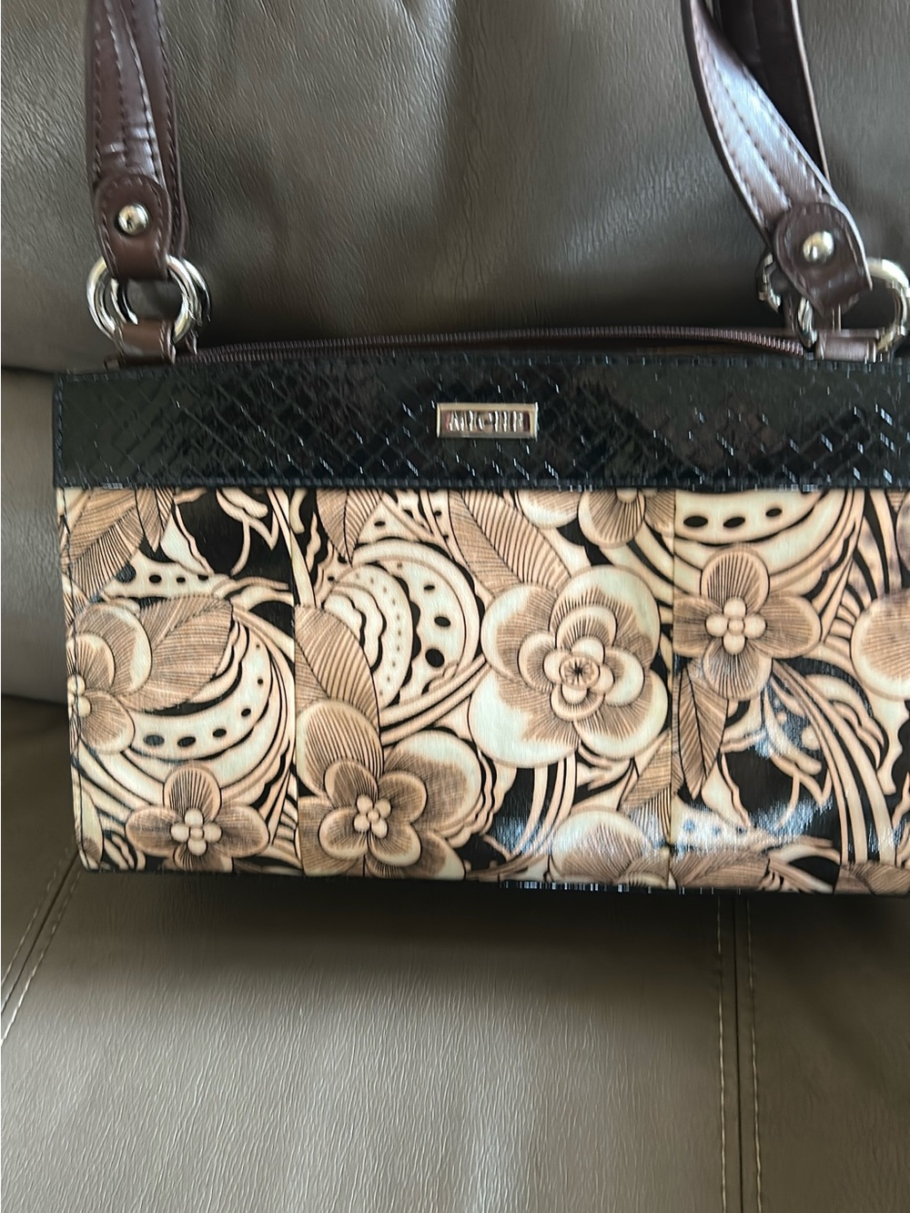 Nicole Floral Patent Shoulder Bag in Black & Cream